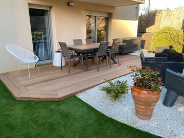 Terrasse sur plot en bois exotique