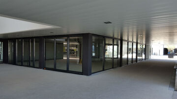 Chassis composé en alu Ral 7016 gris anthracite a Ramonville pour façade de magasin 