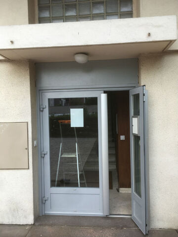 Porte d'entrée d'immeuble a Toulouse 