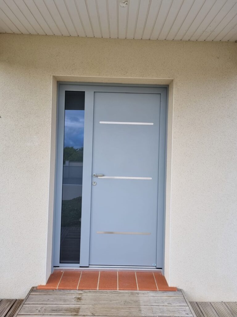 Porte d' entrée en bois à Toulouse