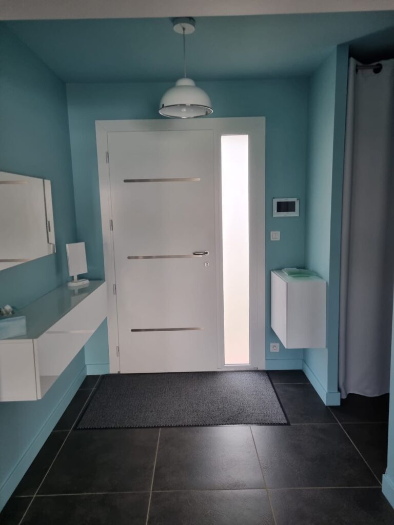 porte d'entée immeuble neuve