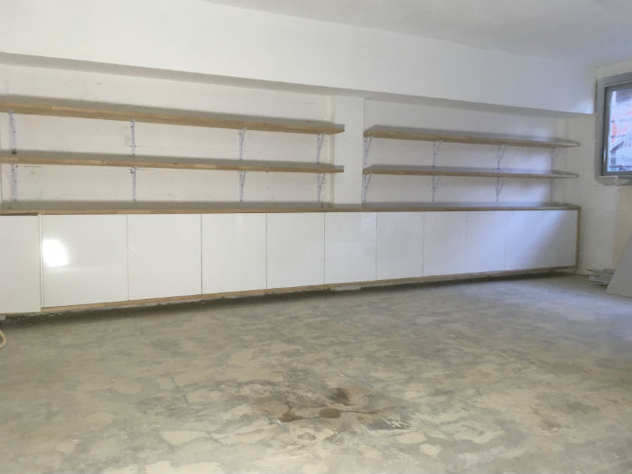 Création d&rsquo;un aménagement sur mesure avec habillage en volige poncée traitée EN COURS