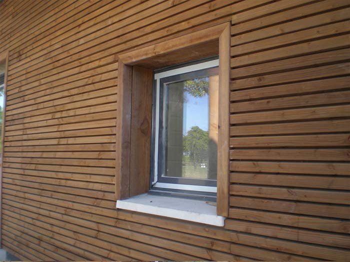 Bardage résineux pour une façade de parking a Toulouse fin