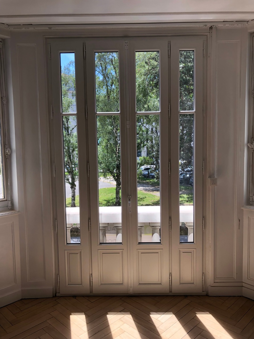 Porte fenêtre bois cintrée