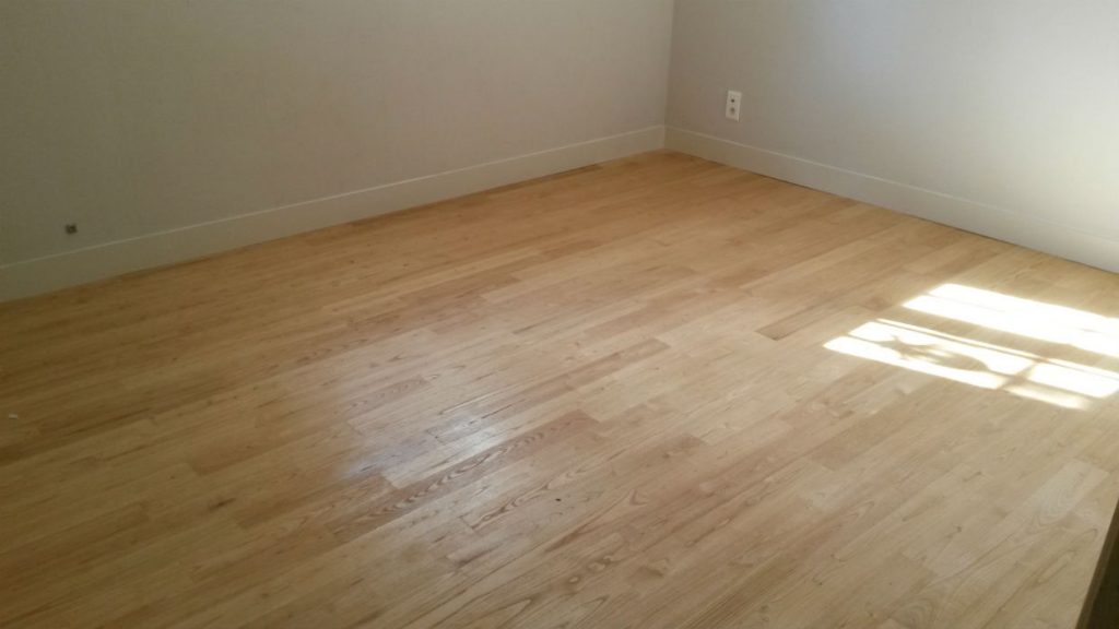 Parquet bois massif -carreaux ciment pose collé a Toulouse Avant notre intervention3